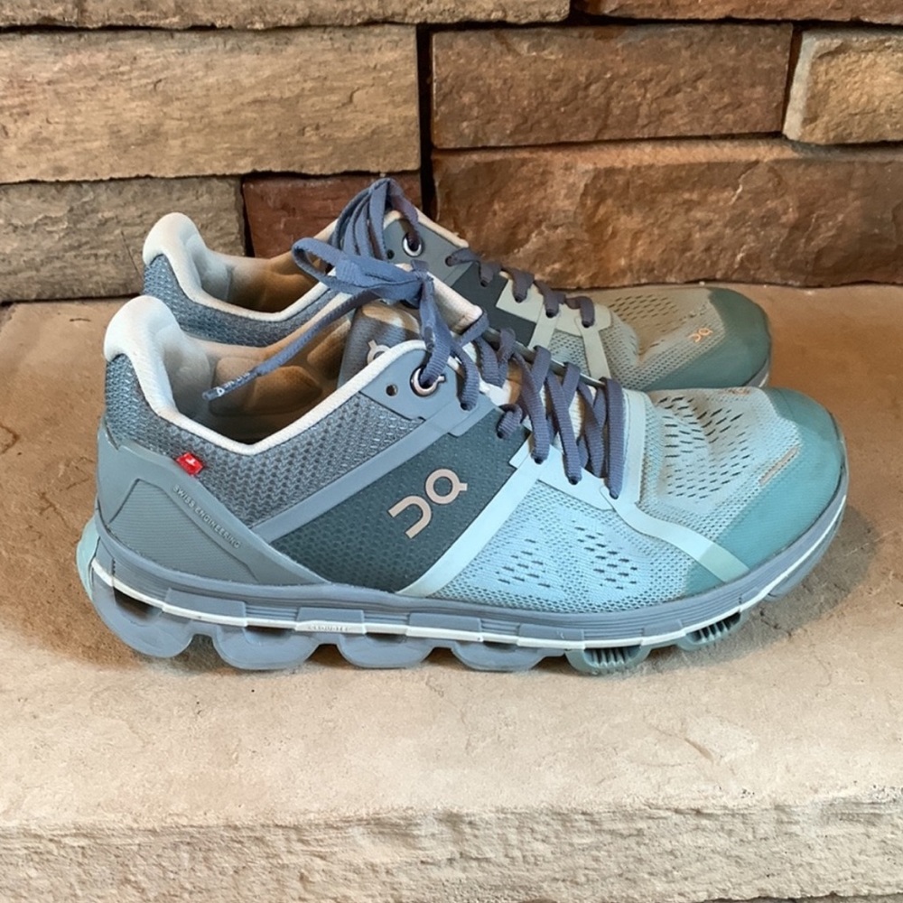 Women’s On Cloud size 7.5